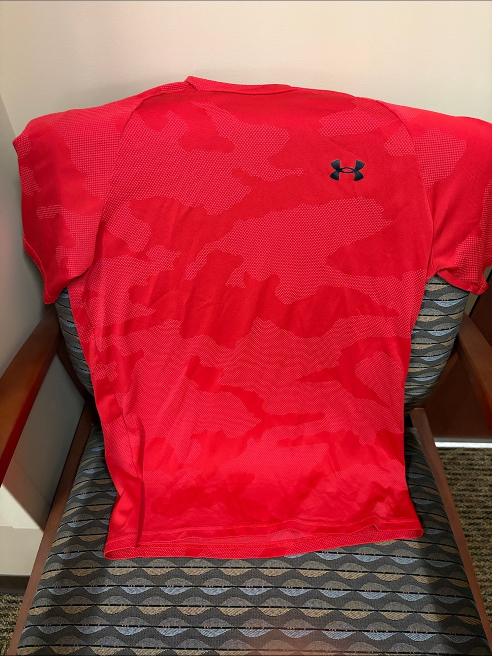 Under Armour Red Camo Short Sleeve Athletic Tee